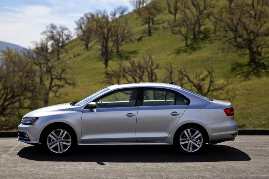 Volkswagen Jetta 2015 года  (US) (фото 18 из 62)